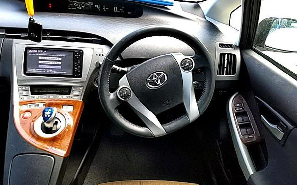 Car Finance 2012 Toyota Prius-1072677