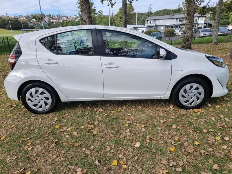 Car Finance 2018 Toyota Prius-1079350